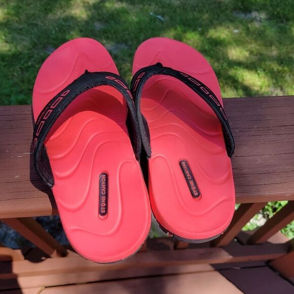 Stone Canyon Red Black Flip Flop Sandals Size 6 - Picture 2 of 9